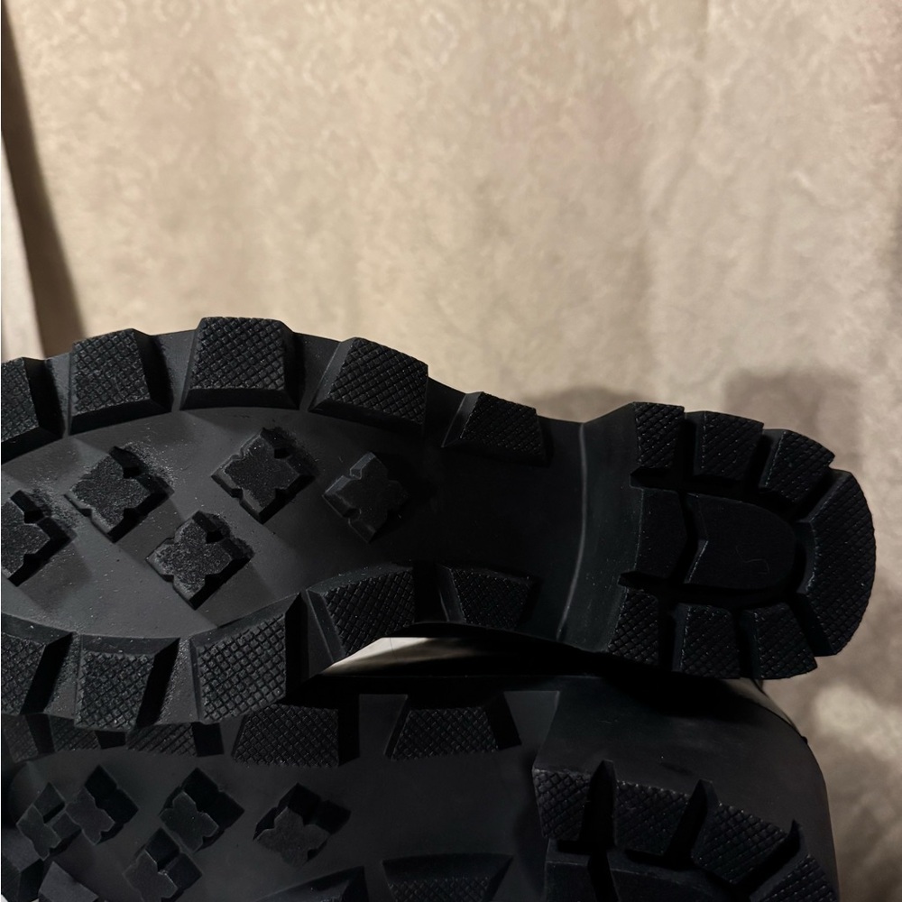 New Steve Madden - Picture 2 of 3